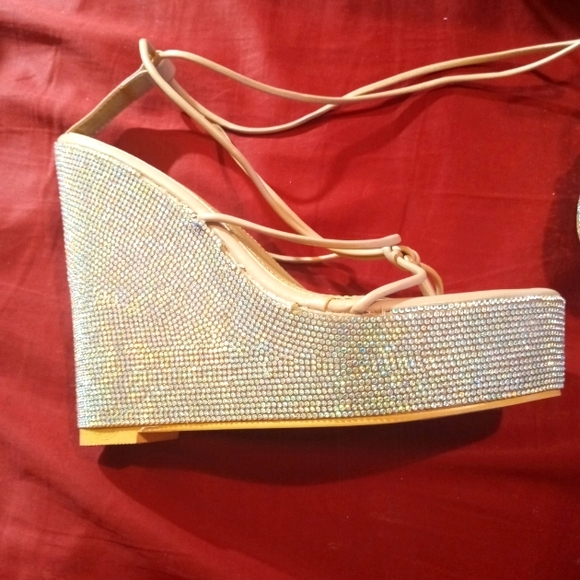 Fashion Nova Shinning Bright Rhinestone Wedge's Nude Size Alist US 10 EUR 41.5 - Picture 2 of 9